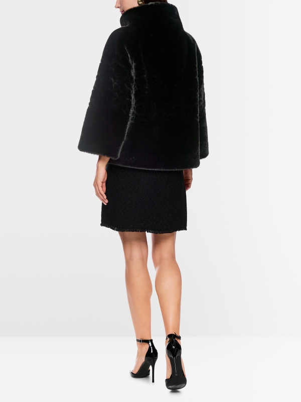 Elegante jas met imitatiebont