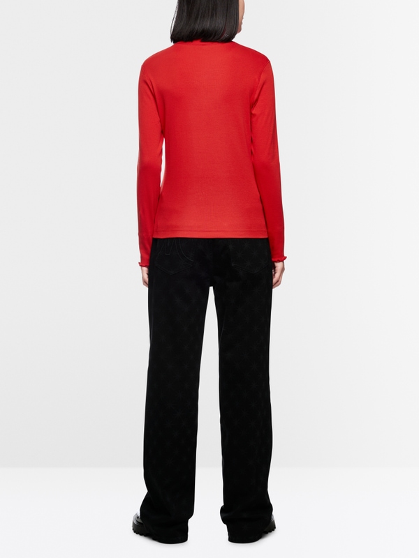 Plain long-sleeved turtleneck shirt