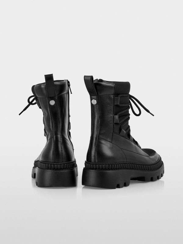 Stiefelette mit robuster Profilsohle