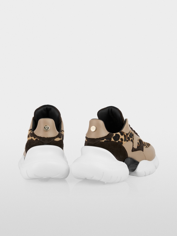 Leather trainers with leo highlights