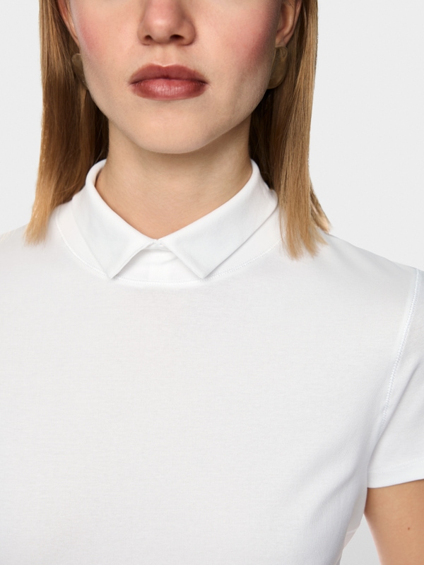 Plain T-shirt with short sleeves