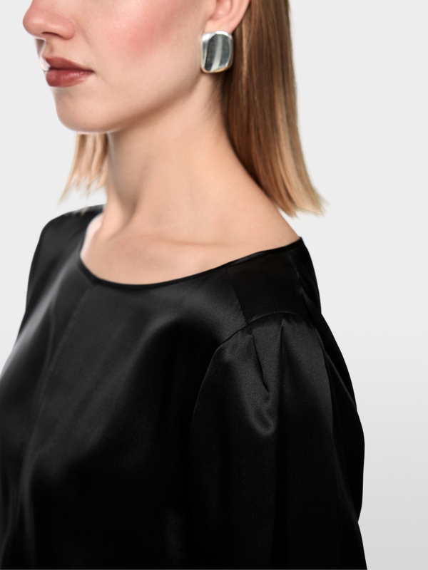 Feminine blouse in pure silk