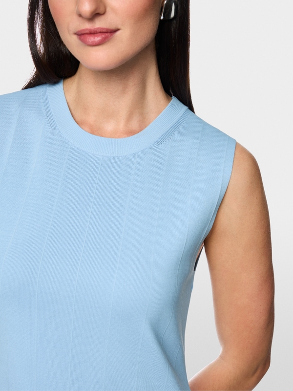 Sleeveless dress with cut-outs