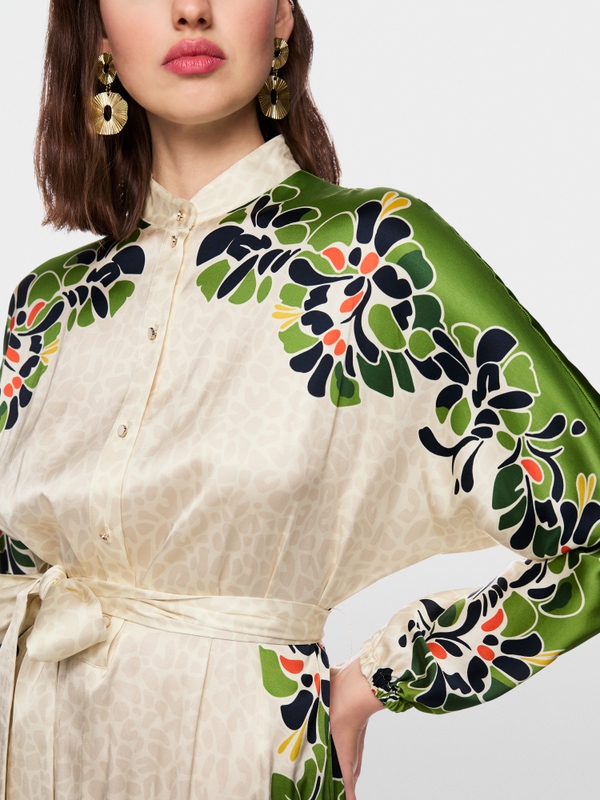 Maxi dress with stylized flowers