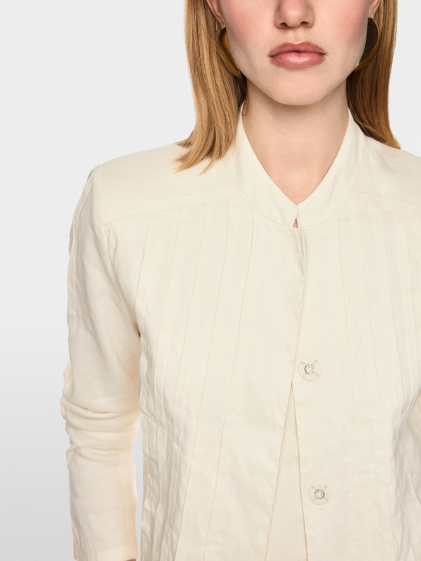 Feminine jacket with pintuck details