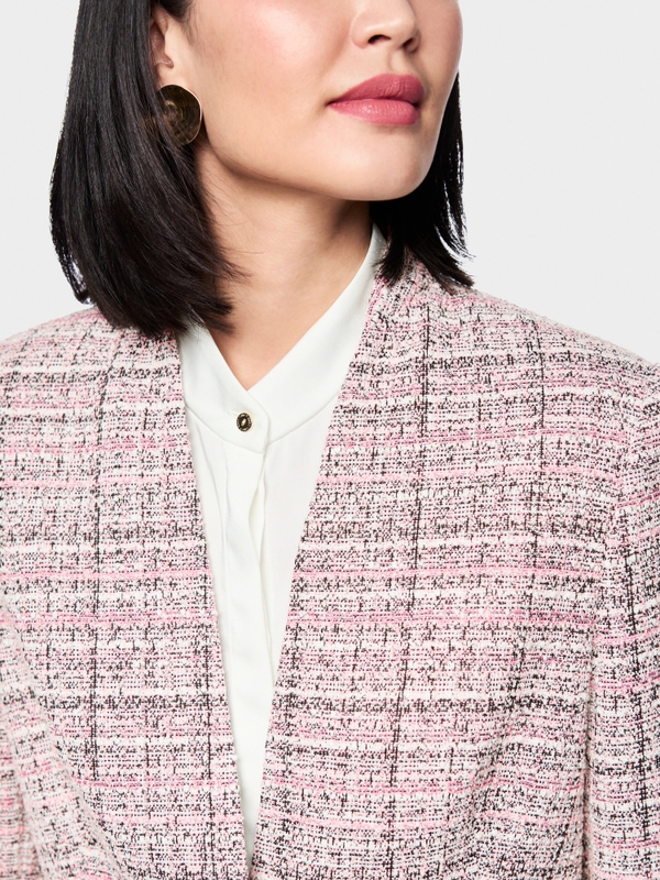 Fitted collarless blazer