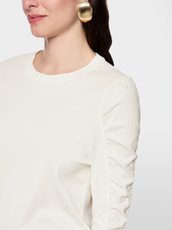 Long-sleeved shirt with ruffles