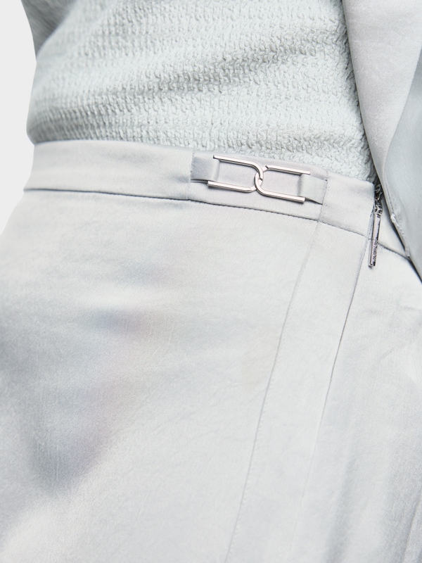 Jupe midi à l'éclat soyeux