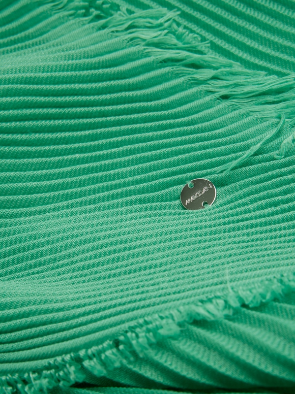 Pleated scarf with fringes