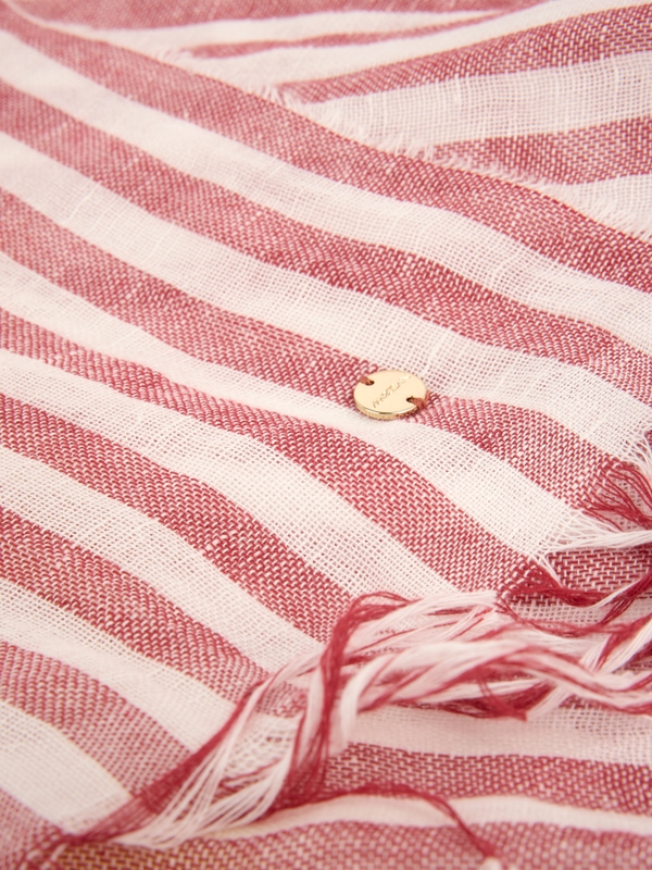 Three-colour scarf with fringes