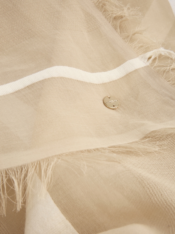 Cotton scarf with fringes