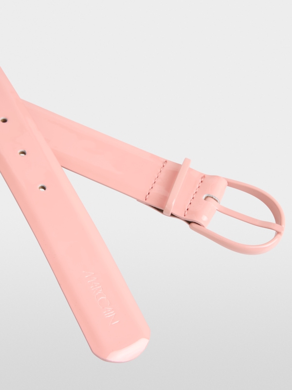 Ceinture en cuir verni avec logo embossé