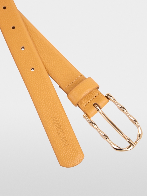Narrow leather belt with buckle