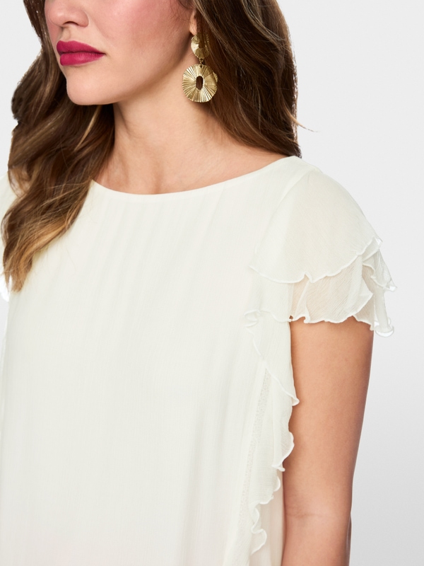 Delicate blouse with ruffles