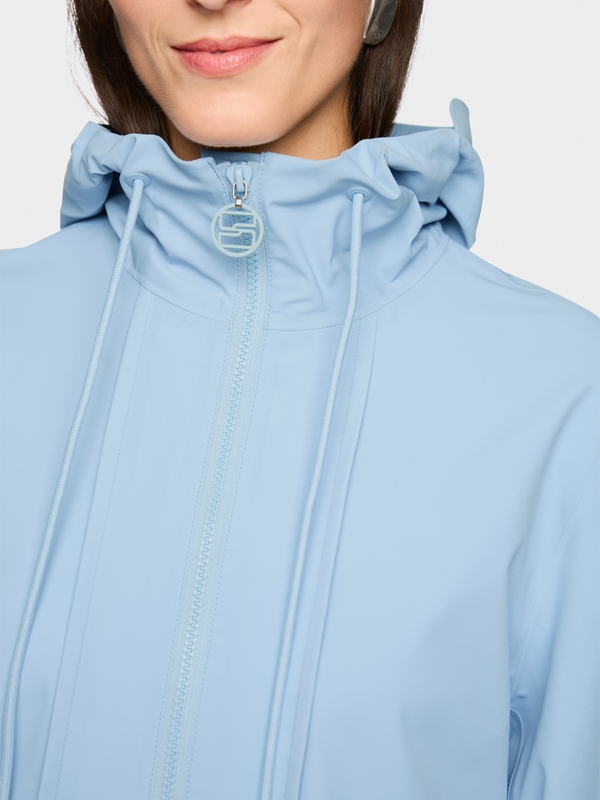 Lightweight outdoor jacket with hood