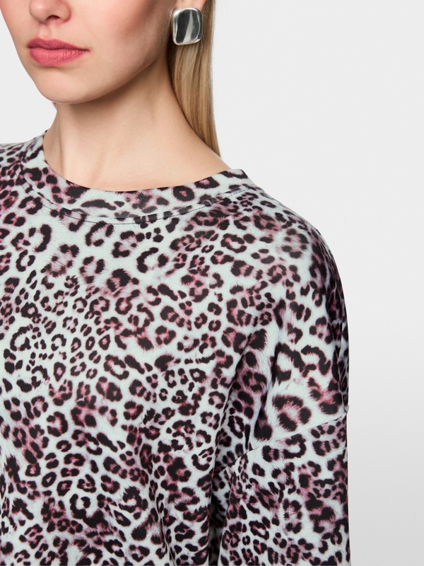 Oversized shirt with leopard print