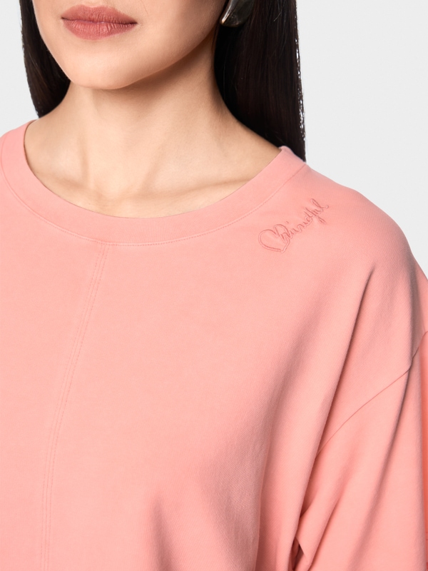 T-shirt with gathering