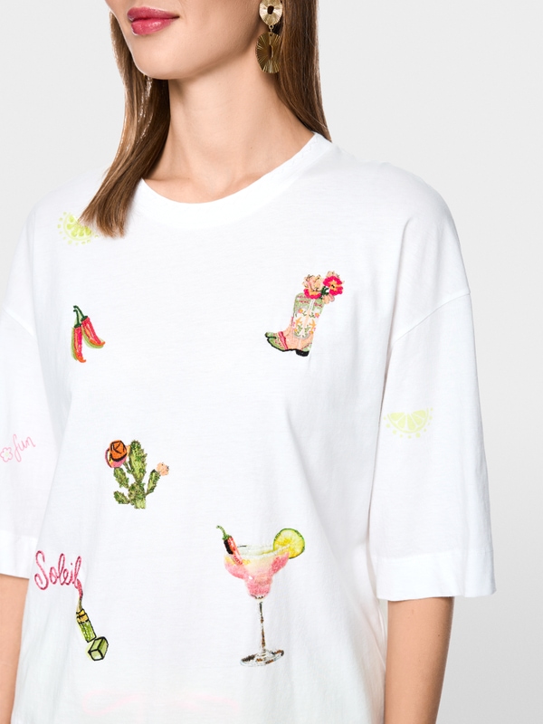 Shirt with 3/4 sleeves and patches