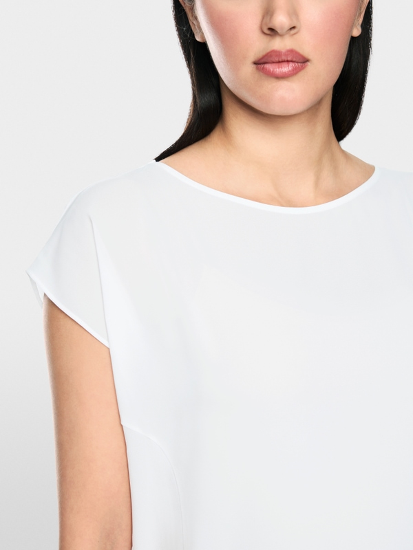 Sleeveless blouse