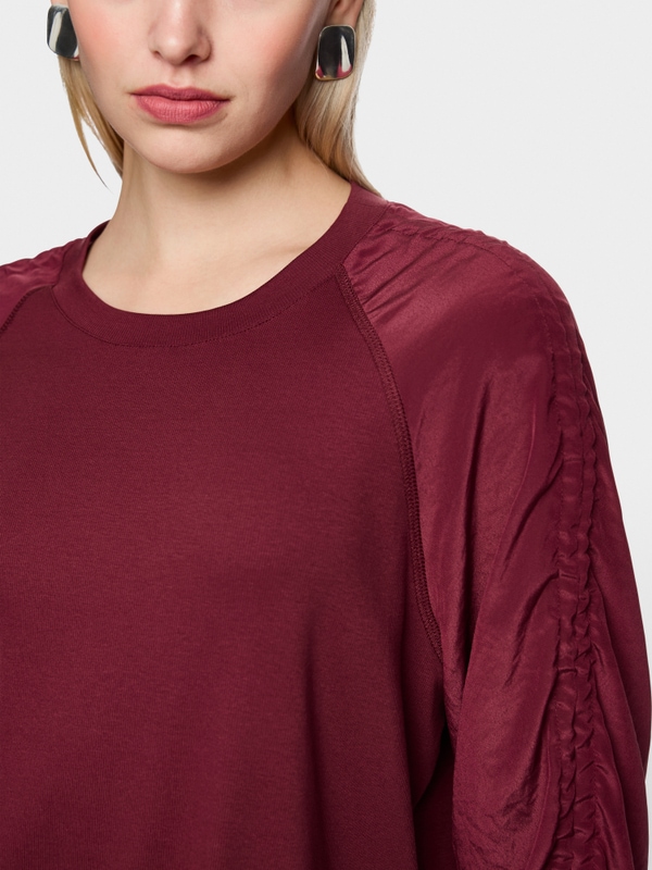 Blouse shirt with gathering