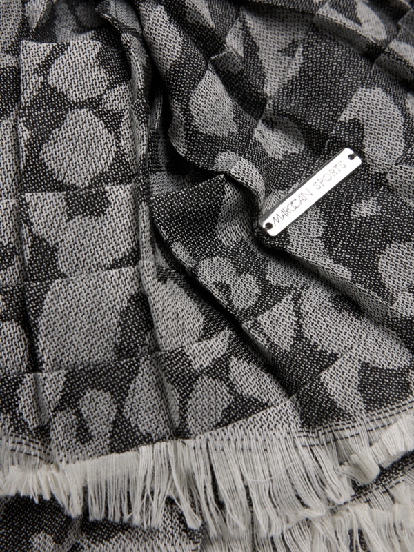 Scarf with leopard print