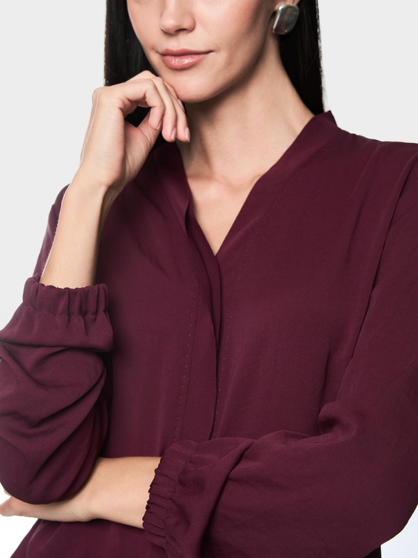 Loose-fitting blouse with V-neck