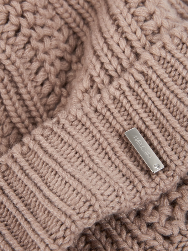 ‘Knitted in Germany’ pom-pom hat