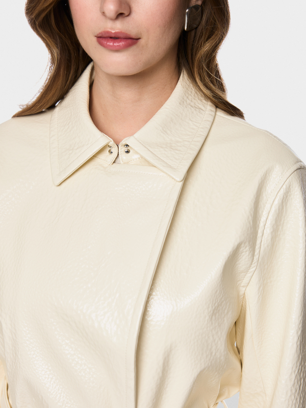Short trench jacket with patent finish