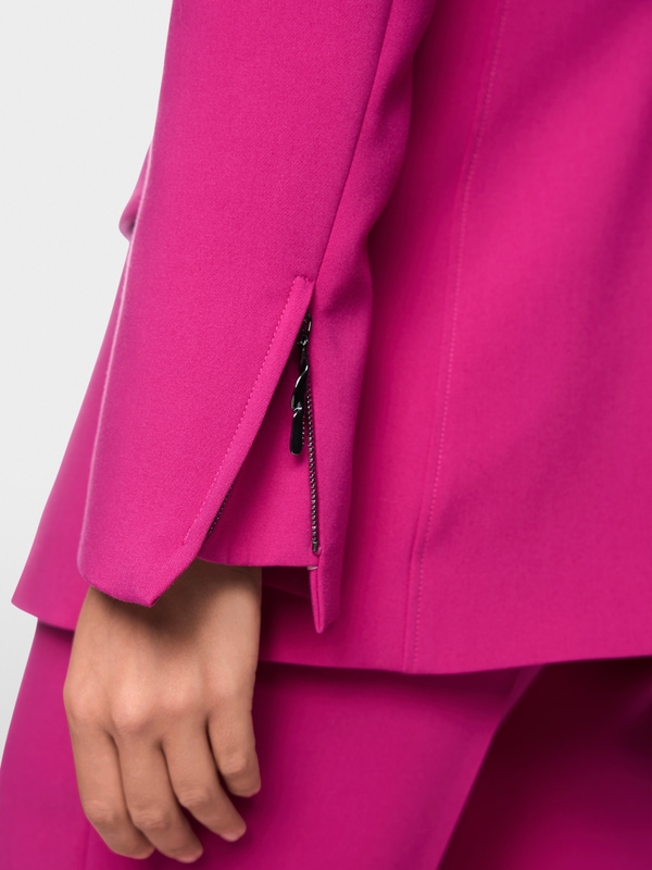 Fitted blazer with lapel collar