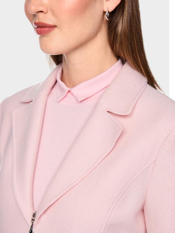 ‘Knitted in Germany’ fitted blazer