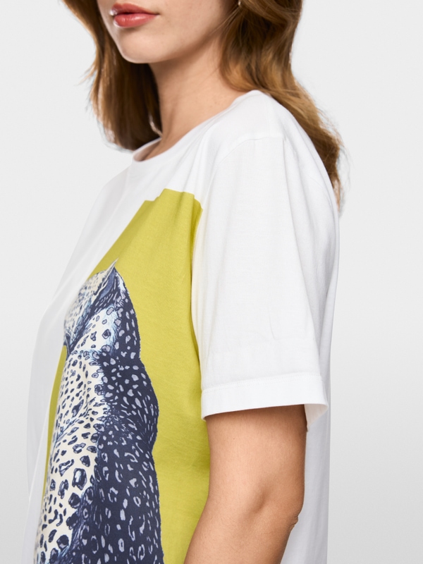 T-shirt with leopard print