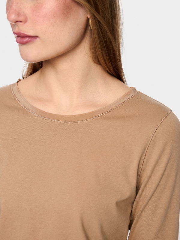 Shirt with silk neck trim