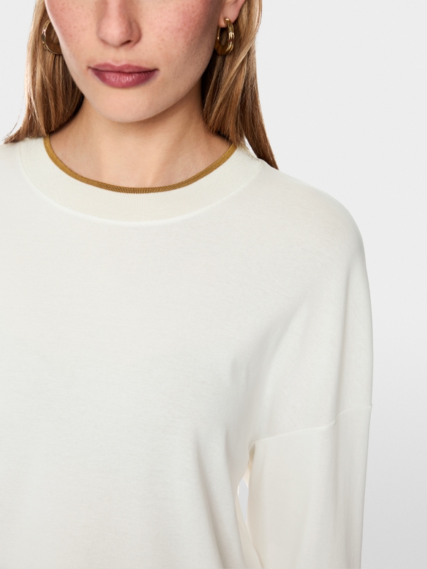 Shirt with contrasting stripes