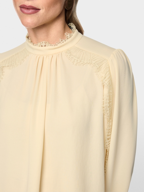 Flowing blouse with lace