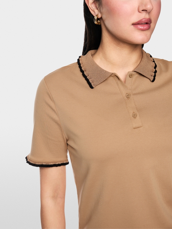 Polo shirt with contrasting details