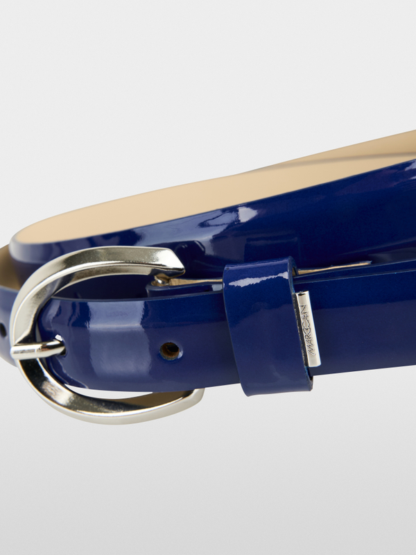 Narrow leather belt