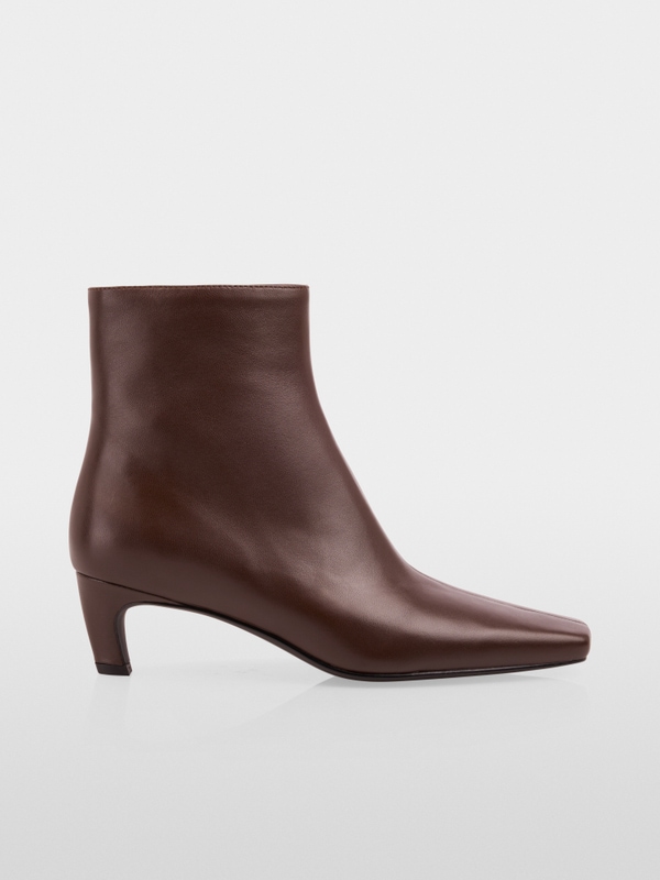 Ankle-high leather booties