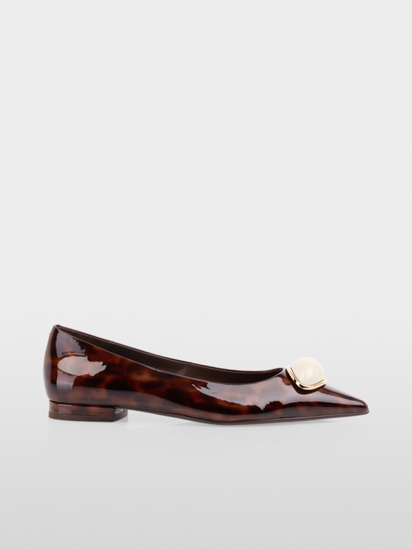 Ballerines en cuir verni à imprimé léopard
