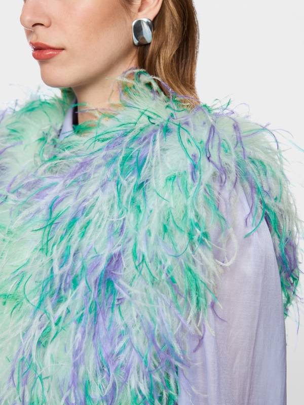 Gilet avec plumes d'autruche