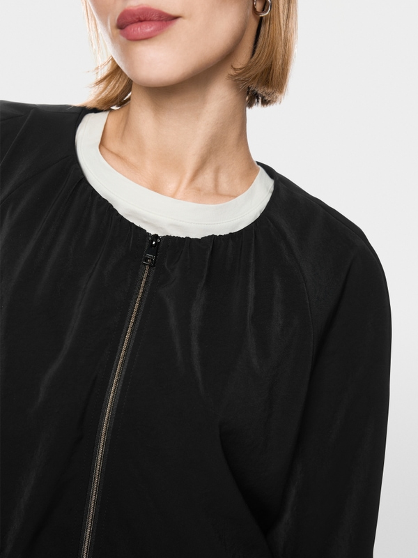 Blouson féminin avec fronces