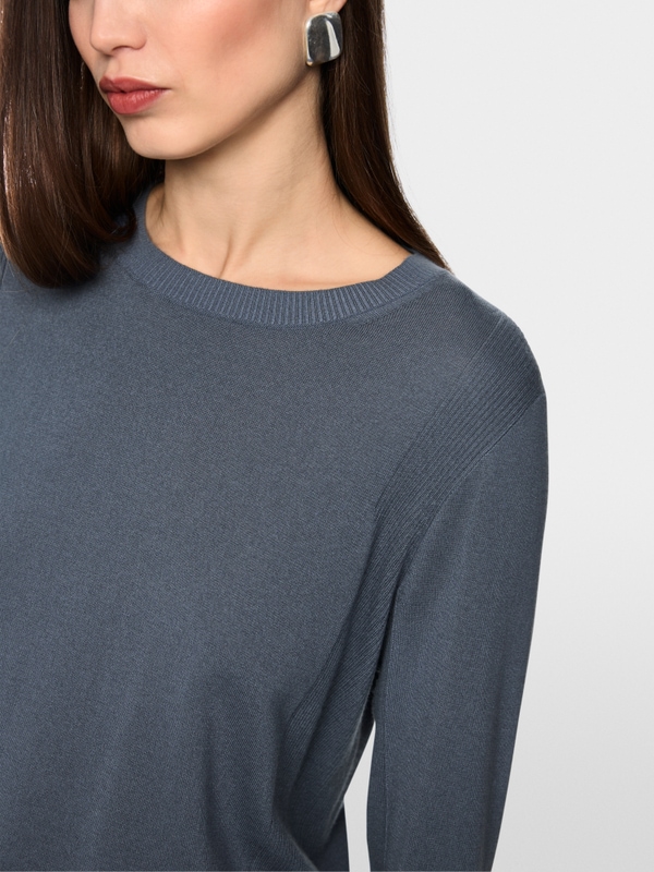 Lightweight jumper
