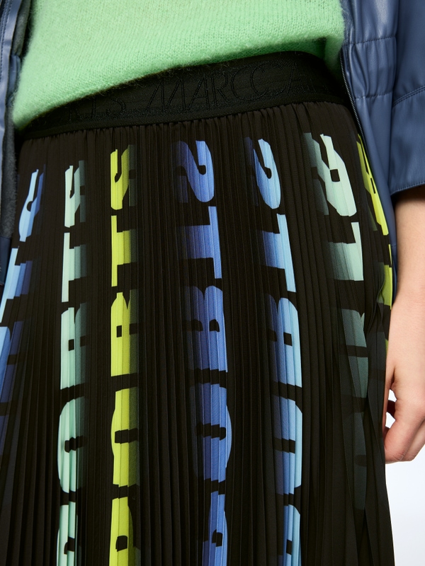 Pleated skirt with print