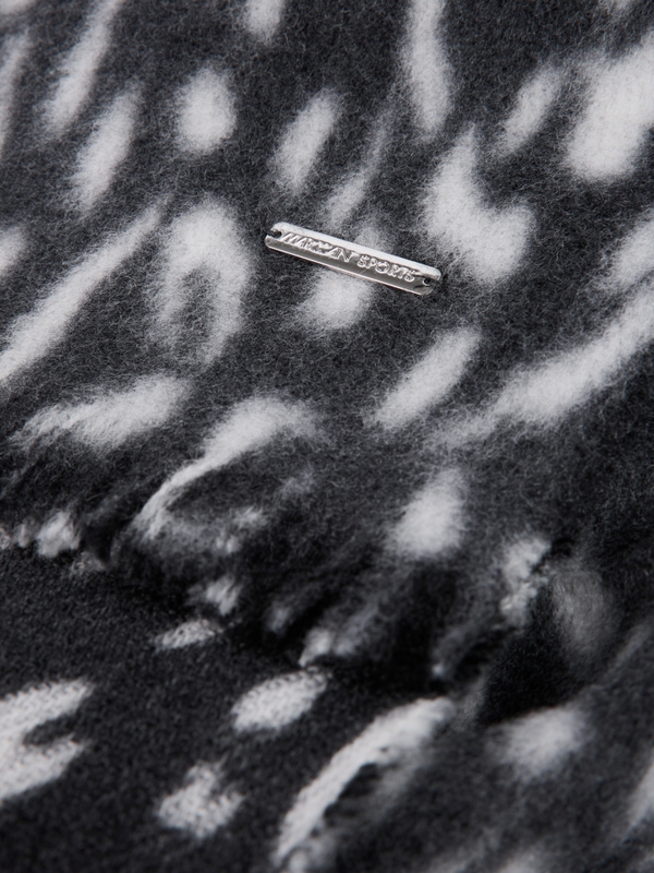 Scarf made from new wool