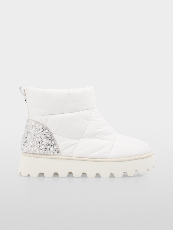 Slip-on boots with glitter details