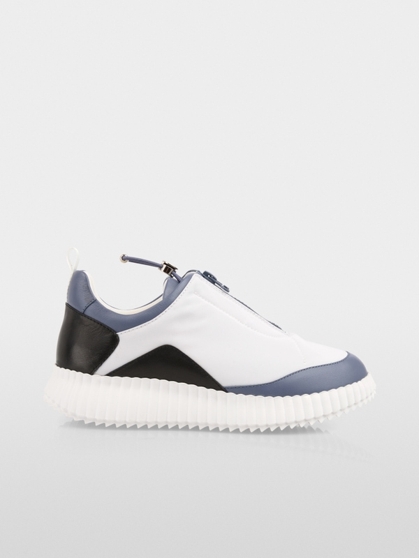 Sneakers with zip