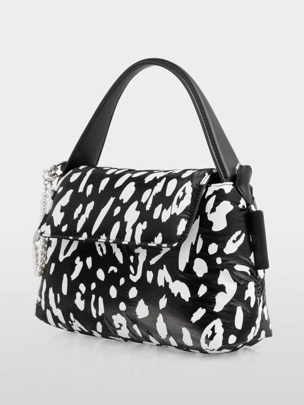 Shoulder bag with flap in leopard print