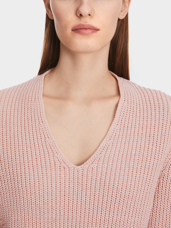 V-Neck-Pullover Knitted in Germany