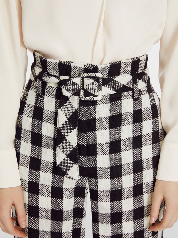 Model WEIDA - paperbag broek
