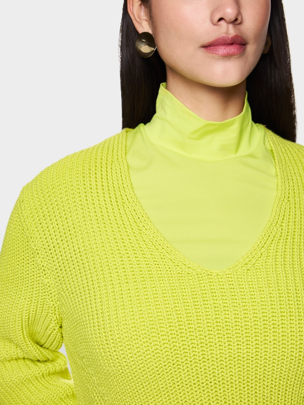 Pull encolure en V tricoté en Allemagne