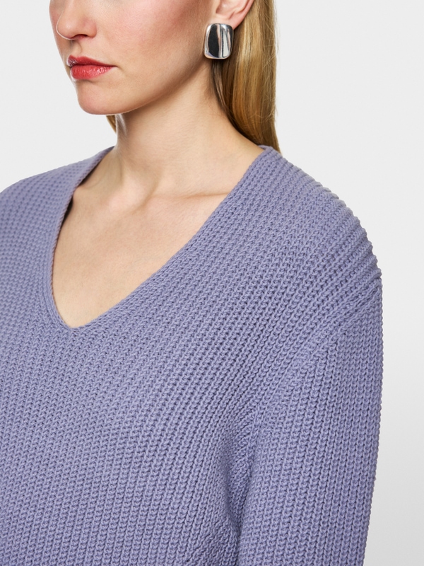 Pull encolure en V tricoté en Allemagne